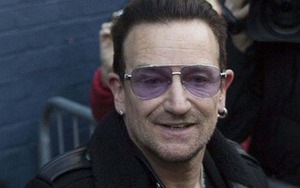 Xương tay Bono gãy nhiều đoạn sau tai nạn ngã xe đạp